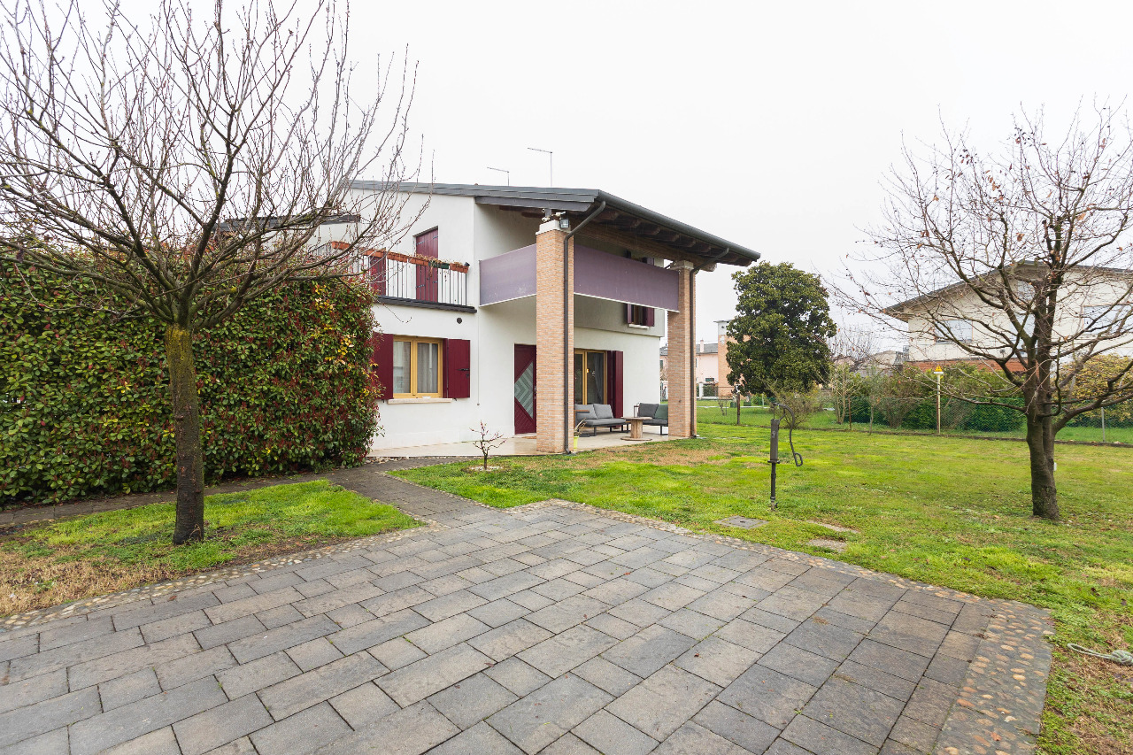 Casa Bifamiliare/Schiera in vendita a Silea